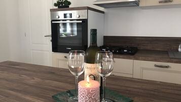 Réfrigérateur, four, plaque de cuisson, lave-vaisselle