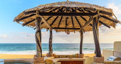 4BD Beachfront Villa with infinity pool and jacuzzi