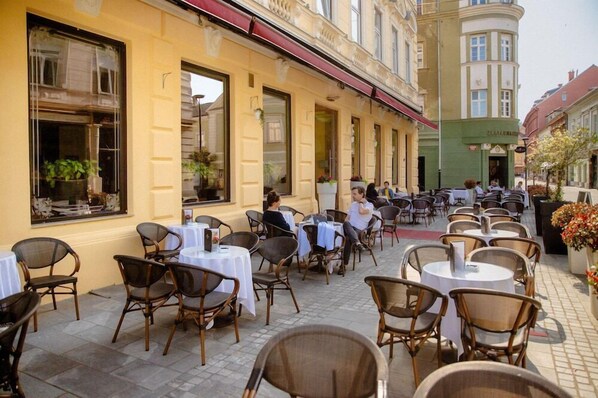 Outdoor dining - Hotel Evropa Celje (Celje)