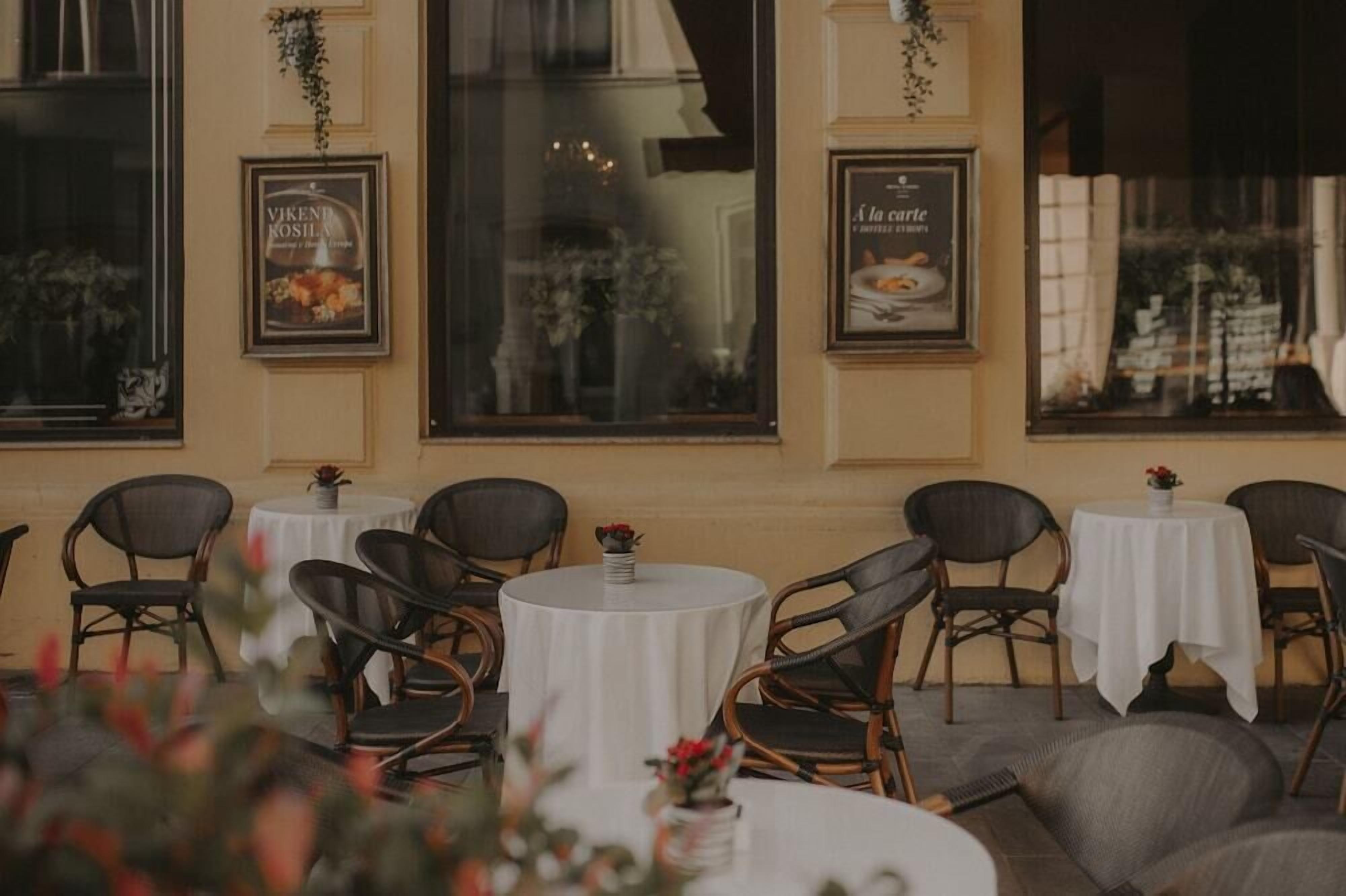 تناول الطعام بالخارج