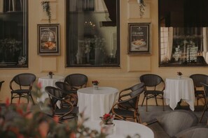 Outdoor dining - Evropa Hotel (Celje)
