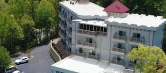 Chalet Suzanne of Helen