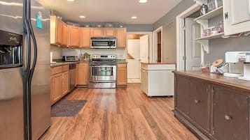 Refrigerador, microondas, horno, placa de cocina