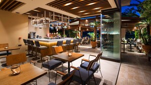 An outdoor bar area with seating and a counter. - Villa Sonia by Estia Adults Only (Hersonissos)