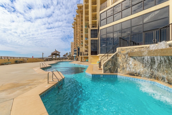 Piscina coberta i piscina a l'aire lliure