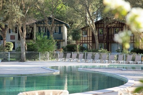 Villa ALICE ideally located in the heart of the MOLIETS-ET-MAA golf course