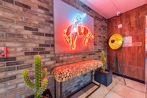 Interior - Hotel Lexen - Newhall (Newhall)