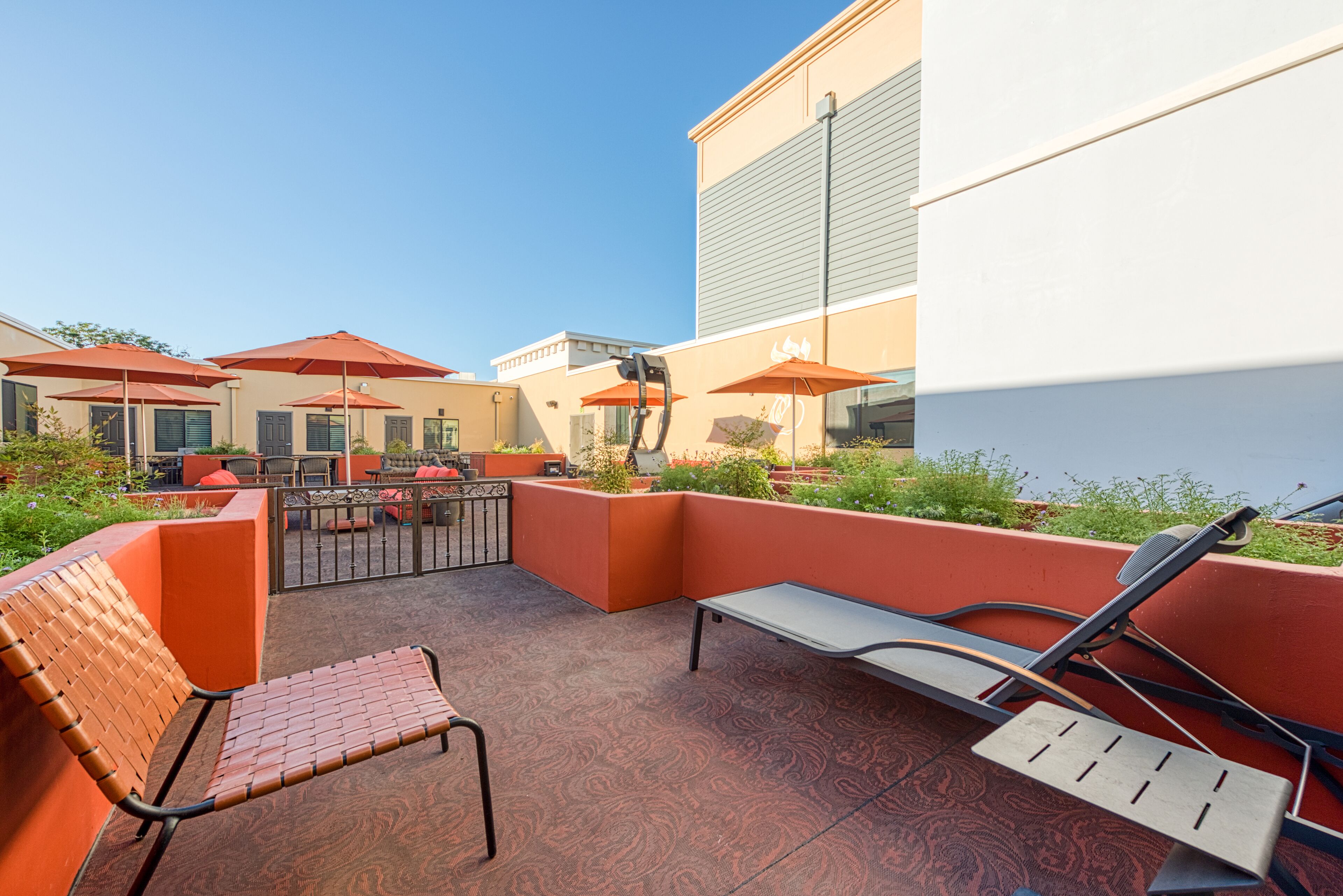 premier single room, 1 king bed, non smoking, refrigerator | terrace/patio