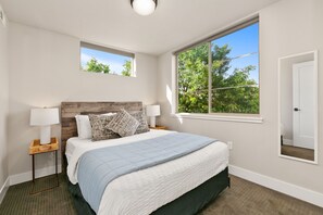 3 soveværelser, skrivebord, strygejern/strygebræt, weekendseng