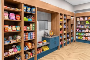 Snack bar - DoubleTree by Hilton Owatonna (Owatonna)