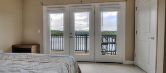 Lake Life Luxury on the Water