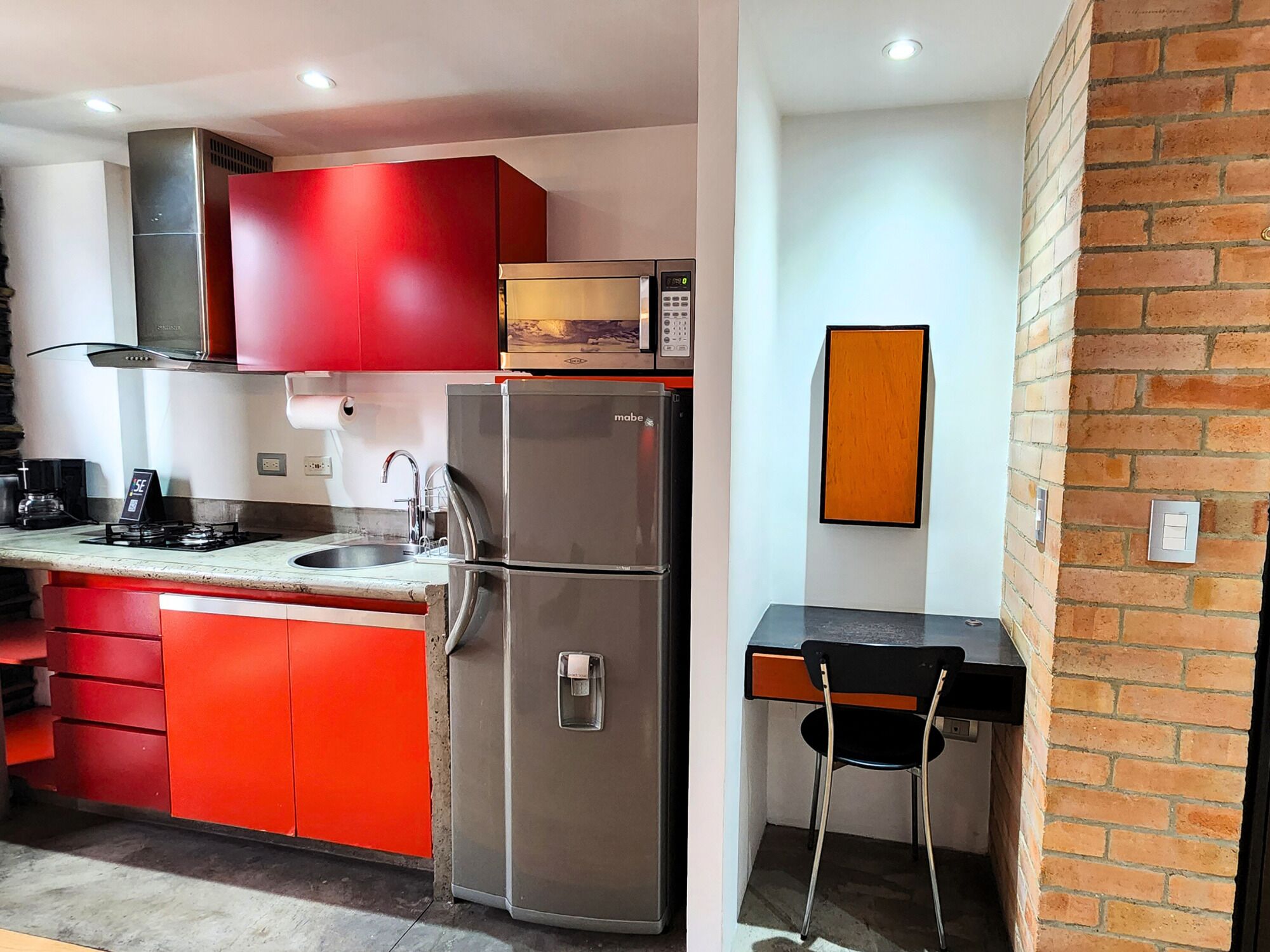 Executive Room, 1 Katil Raja (King) | Dapur peribadi | Peti sejuk/penyejuk beku saiz penuh, ketuhar gelombang mikro, pengisar 