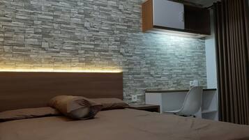 Coffres-forts dans les chambres, Wi-Fi, draps fournis