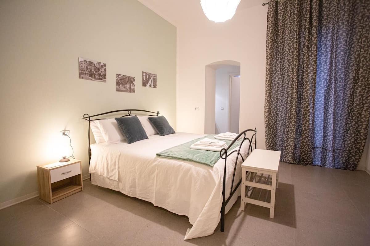 Habitación Premium | Escritorio, espacio para trabajar con un portátil, cortinas opacas