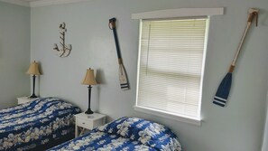 3 slaapkamers, een strijkplank/strijkijzer, wifi, beddengoed