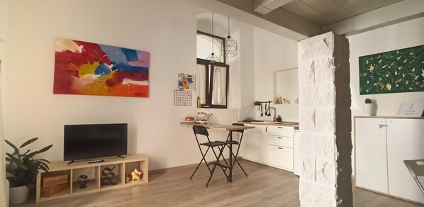 Fridge, microwave, stovetop, coffee/tea maker - Loft in the historic center few steps from Ortigia (Siracusa)