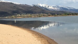A calm lake with a sandy shore and mountains in the background. - 10 minutes to Slopes! Wild Turkey Lodge & Farm BnB, A 5-star traveler's dream! (Huntsville)