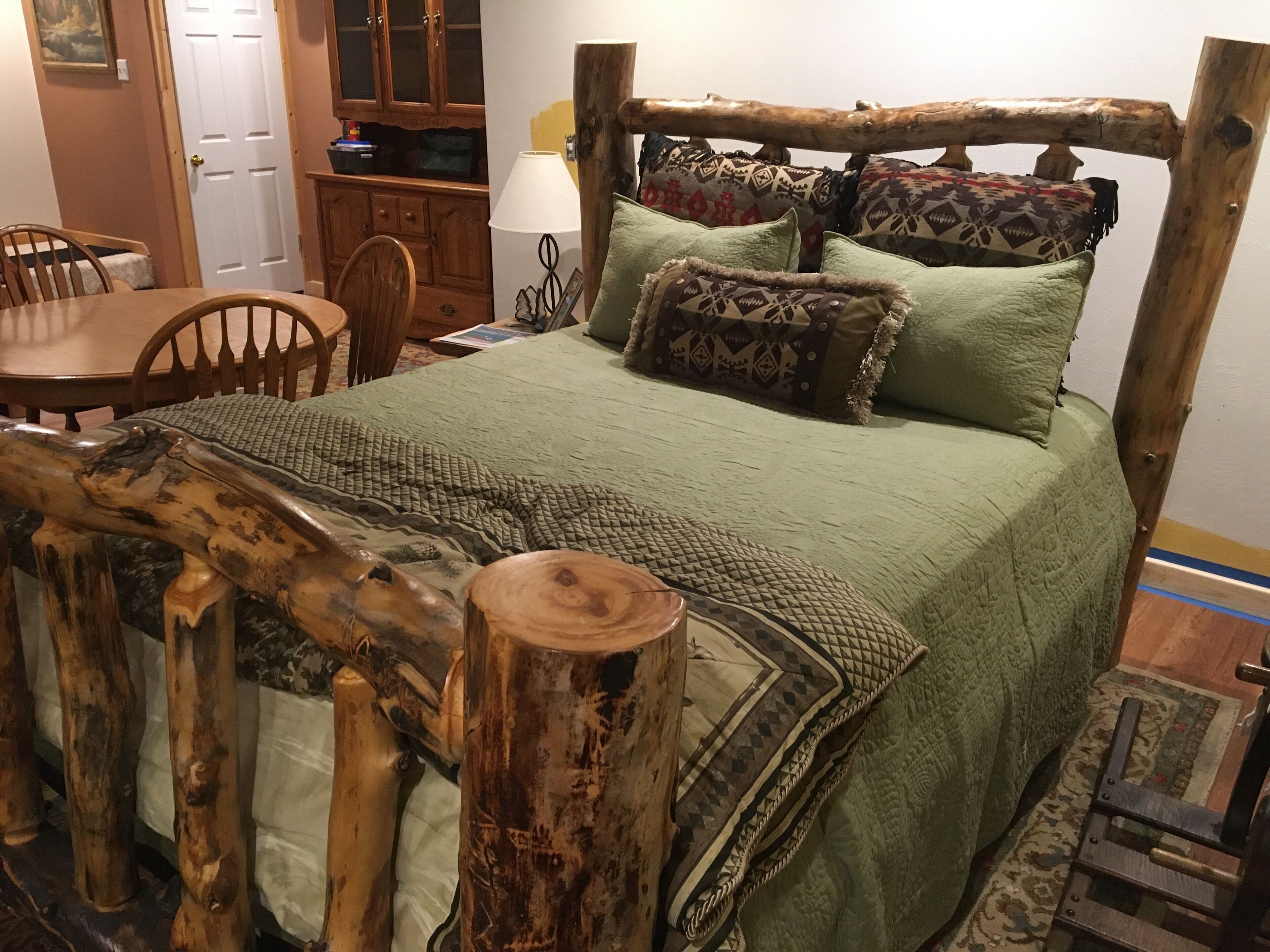 3 bedrooms, desk, iron/ironing board, travel crib