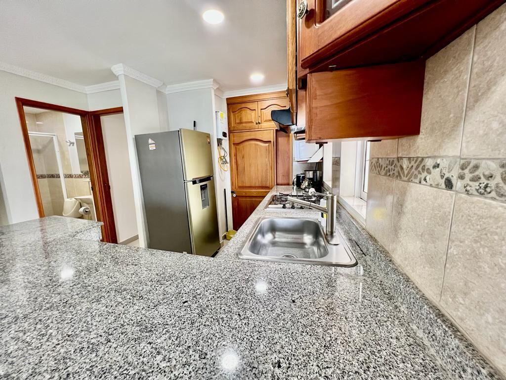 Coffee/tea maker, fridge, microwave, stovetop