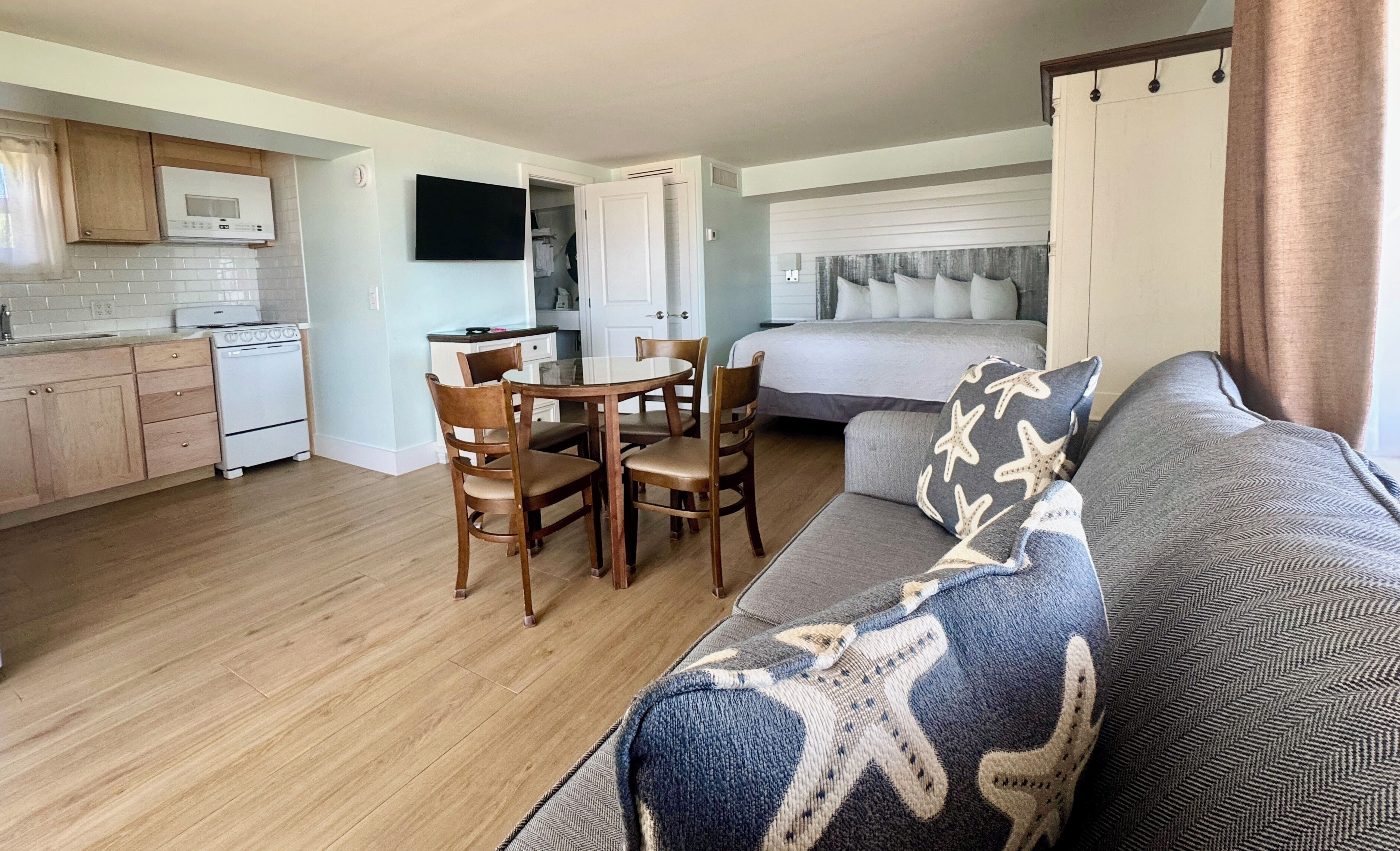 Free WiFi, bed sheets