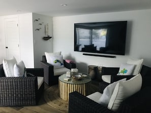 Living area - Fully remodeled unit on the water (Key Largo)