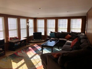 Smart TV, fireplace, books, offices