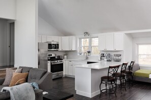 Interior - Outdoor Adventure Home: Golfing, Hiking & Kayaking (Wellesley Island)