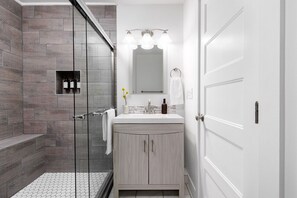 Hair dryer, towels - Outdoor Adventure Home: Golfing, Hiking & Kayaking (Wellesley Island)