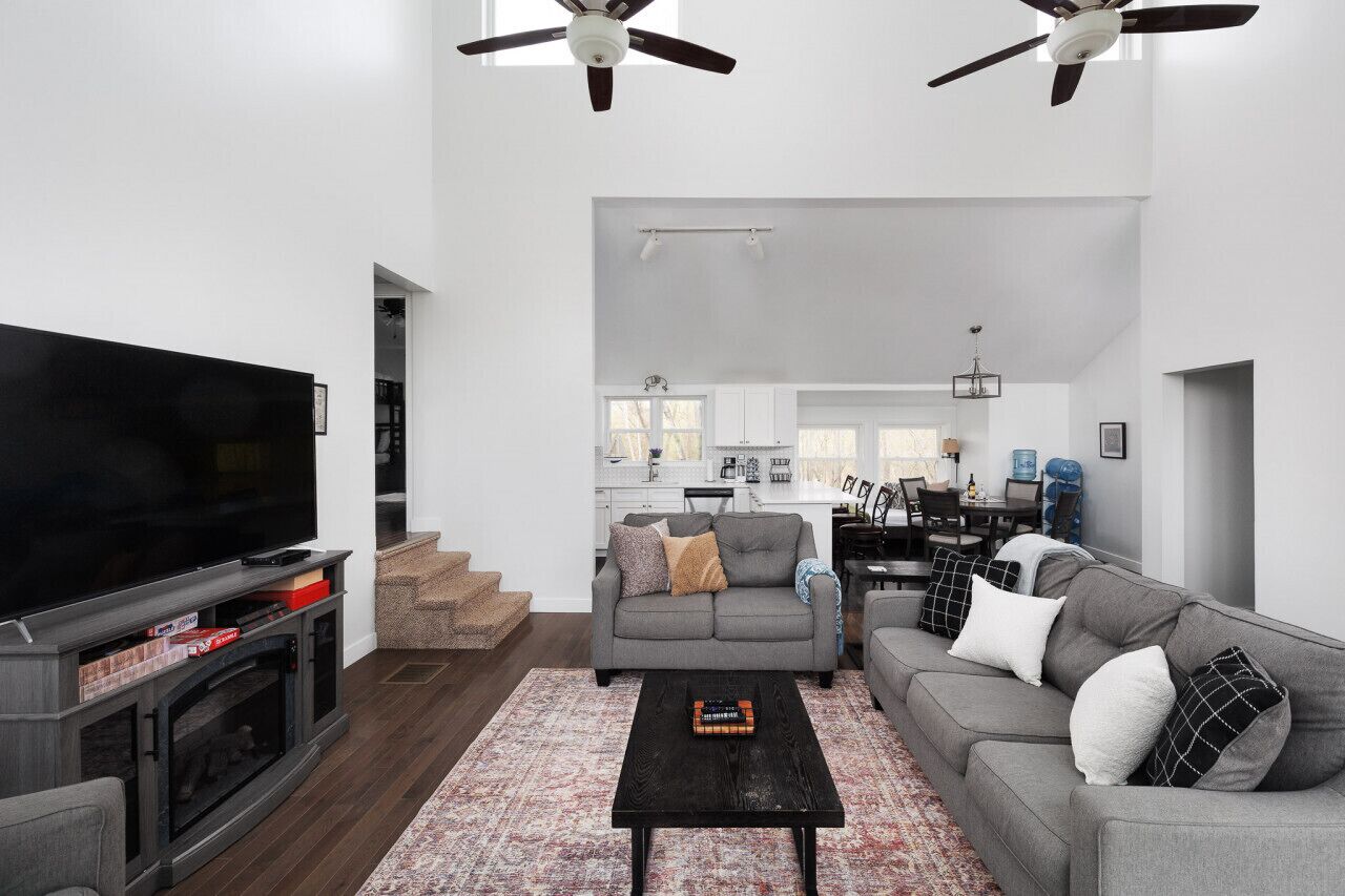 Smart TV, chimenea, videojuegos y reproductor de DVD 