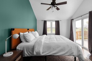 3 bedrooms, desk, iron/ironing board, travel cot