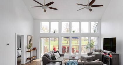Outdoor Adventure Home: Golfing, Hiking & Kayaking