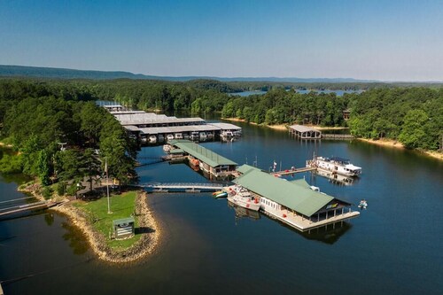 Treetop Getaway, 2 bed, 2 bath  at Mountain Harbor on Lake Ouachita