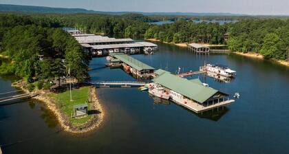Treetop Getaway, 2 bed, 2 bath at Mountain Harbor on Lake Ouachita