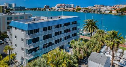 WaterView, Corner Studio #25, Family Friendly, Beaches, Top Floor, WIFI