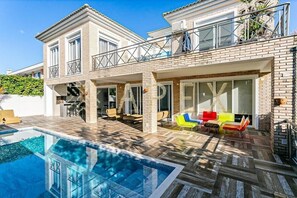 Piscina externa, piscina aquecida