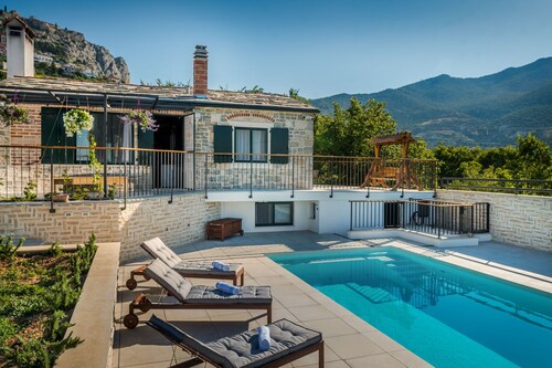 Villa Manda Korina - Three-Bedroom Villa with Private Pool