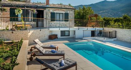 Villa Manda Korina - Three-Bedroom Villa with Private Pool