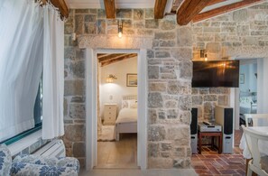 3 bedrooms, iron/ironing board, Internet, bed sheets