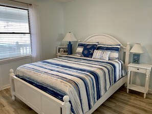3 bedrooms, iron/ironing board, WiFi - Condo with Ocean Views! Steps to the Sea! Sleeps 8. The complex is oceanfront! (Ocean Isle Beach)