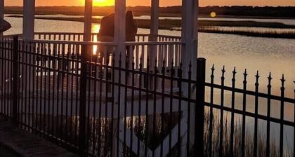 Condo with Ocean Views! Steps to the Sea! Sleeps 10. The complex is oceanfront!