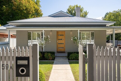 Three Sisters - Three Sisters has been designed and renovated with a strong appreciation of its surrounds and the importance of spending time with your nearest and dearest.