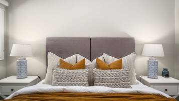 4 bedrooms, iron/ironing board, free WiFi, bed sheets
