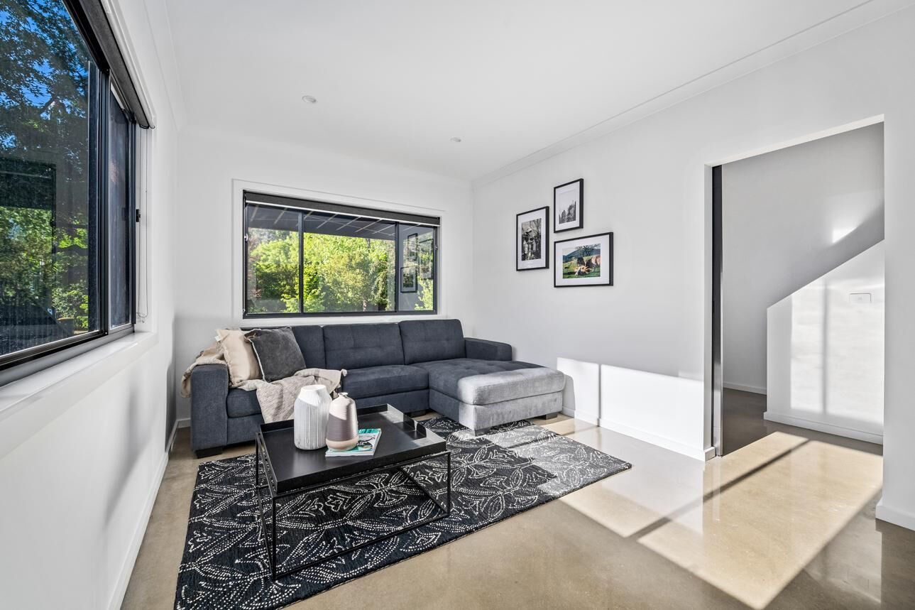 Mr Smith - Stylish Two Storey House In Central Bright - Bright