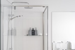 Bathroom - Winter Home, Our Place at Bright - The quintessential home away from home, offering plenty of room for up to 10 people. (Bright)