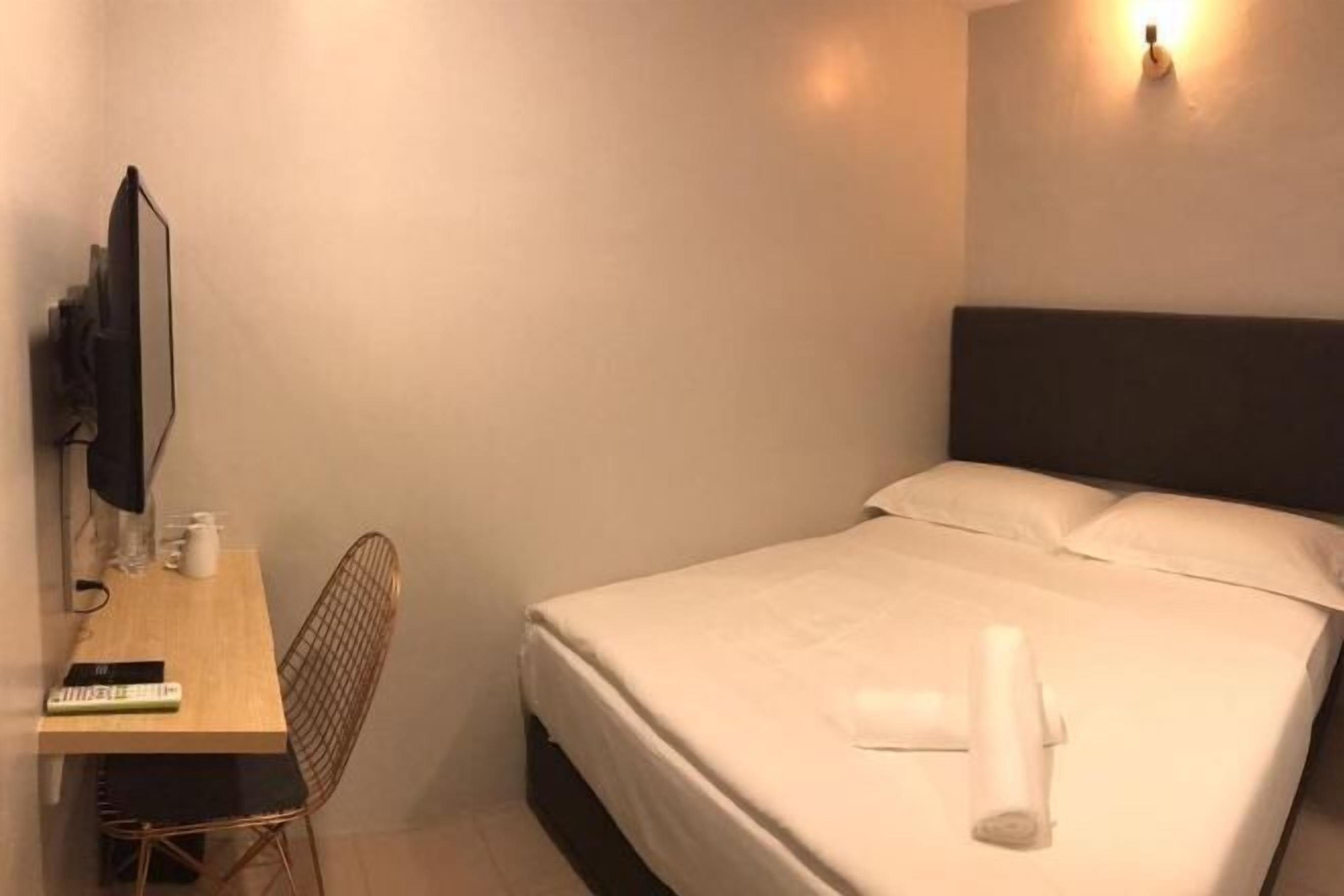 办公桌、免费 WiFi