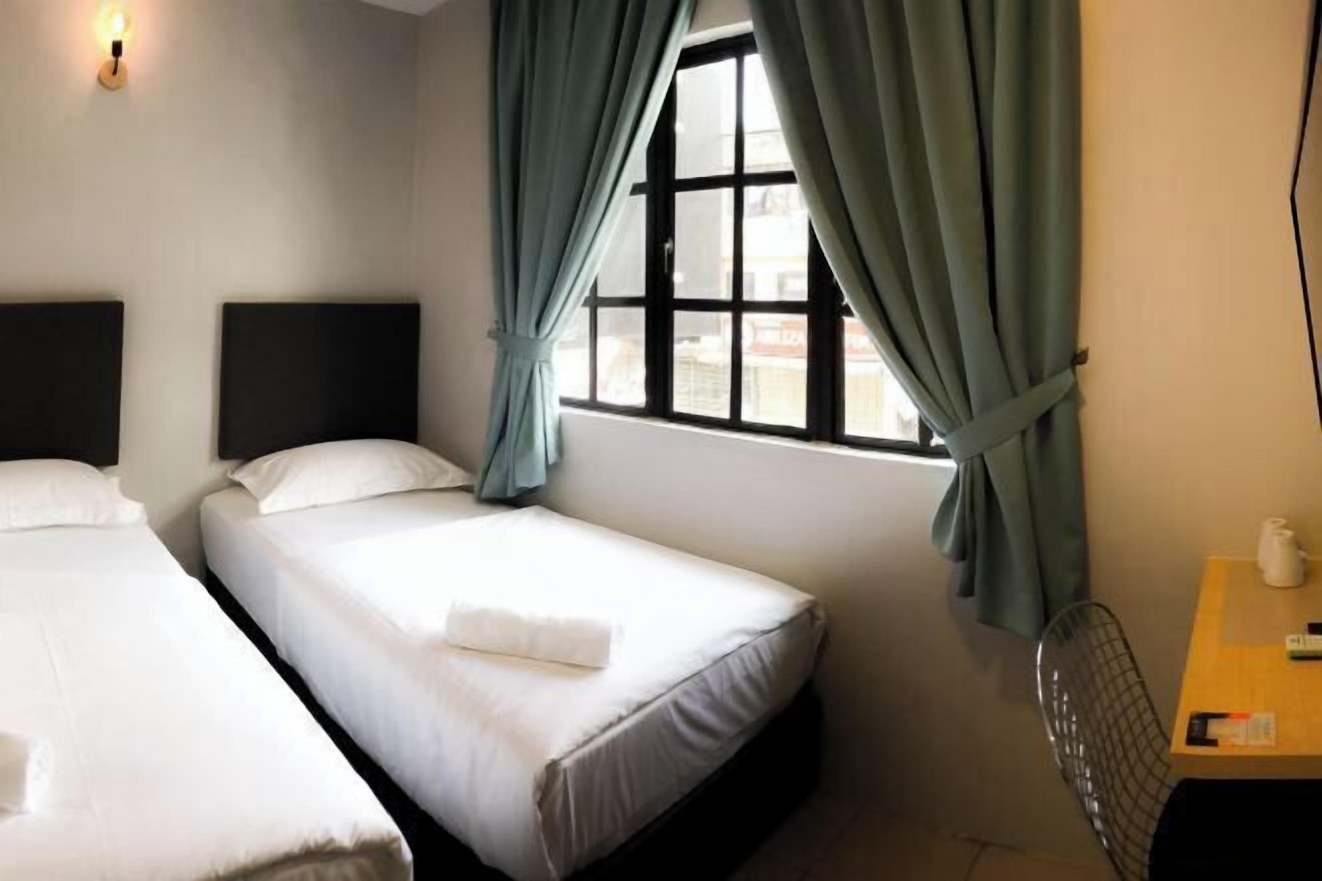 办公桌、免费 WiFi