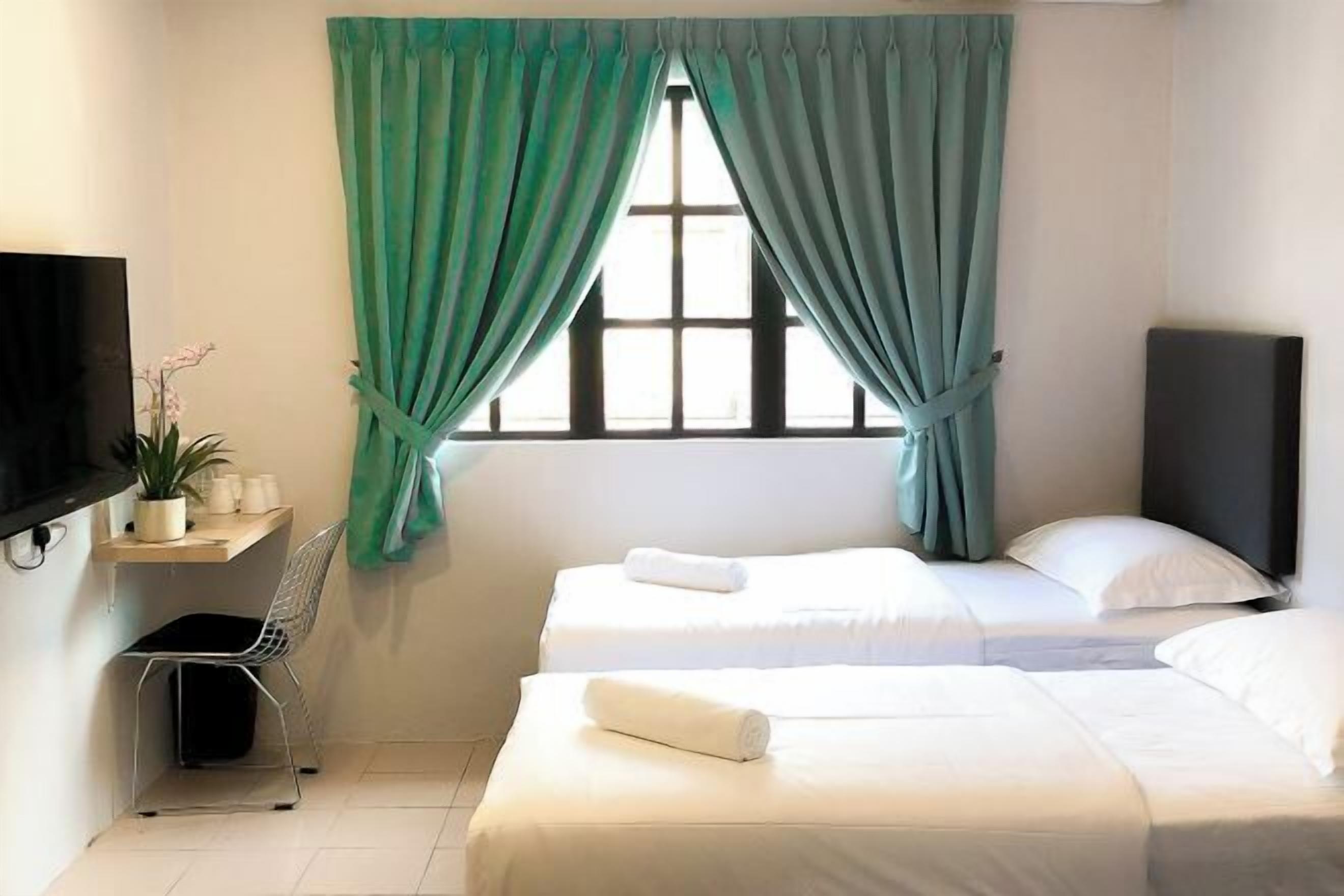 办公桌、免费 WiFi