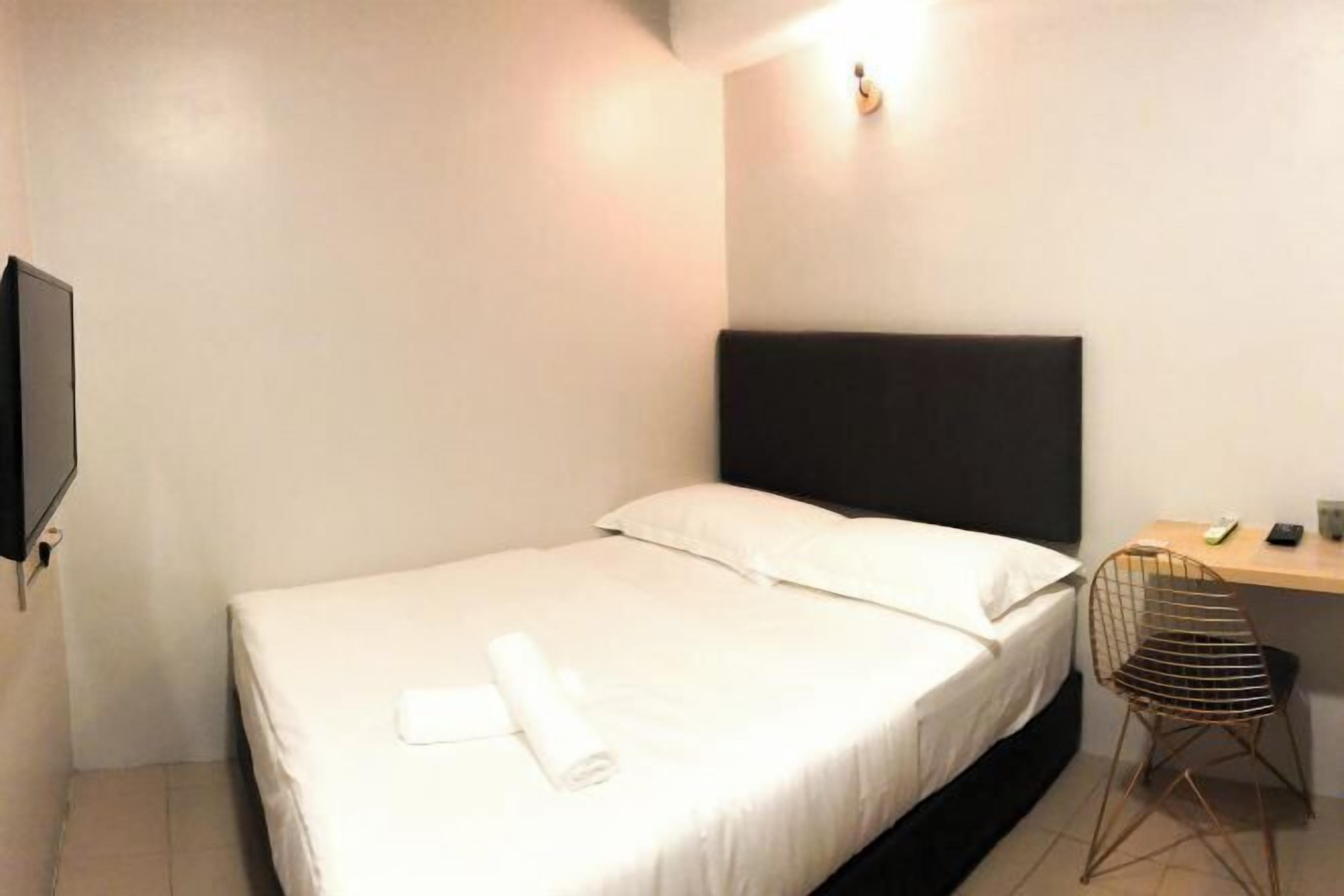 办公桌、免费 WiFi