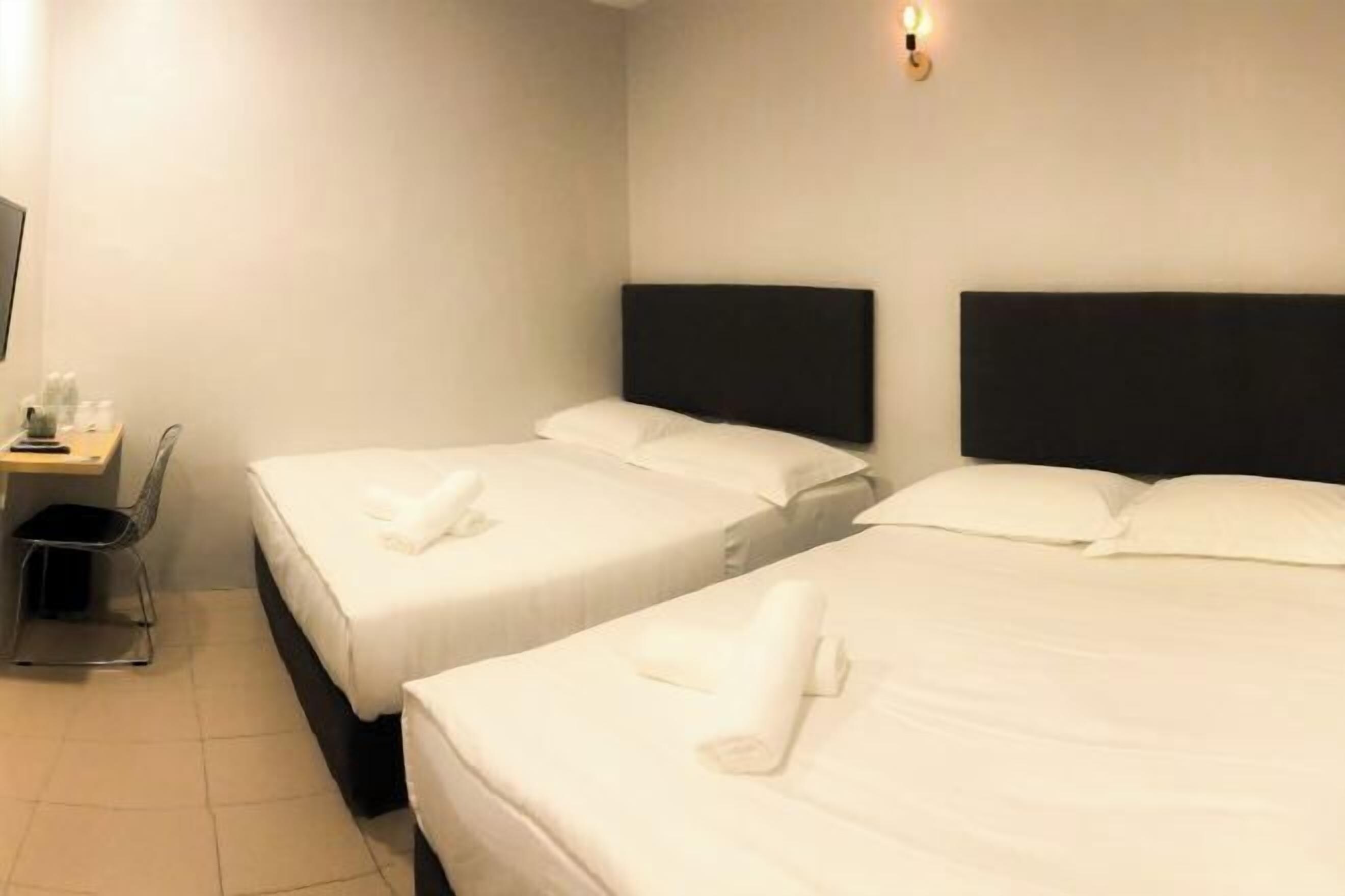 办公桌、免费 WiFi