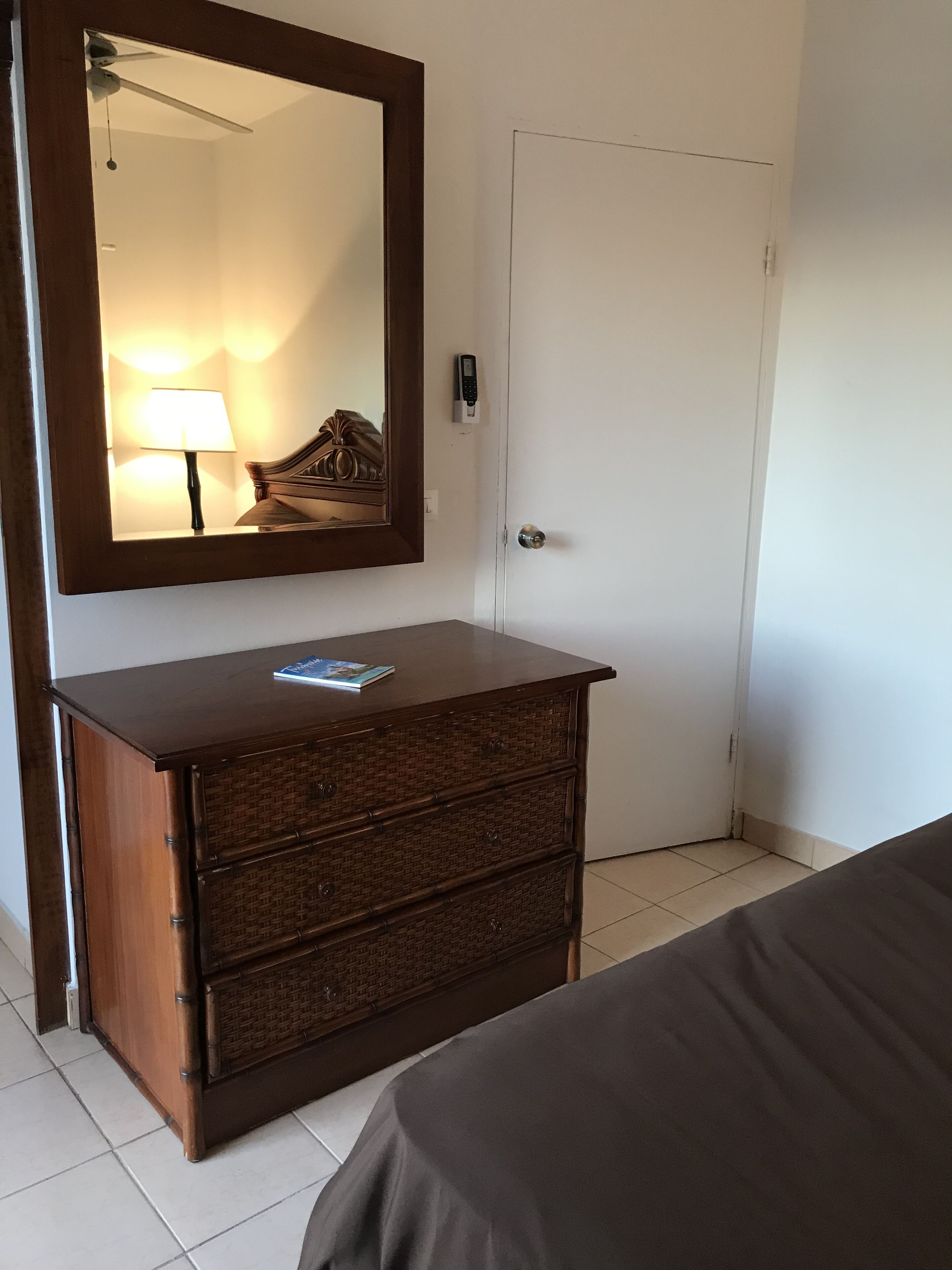 1 slaapkamer, een strijkplank/strijkijzer, wifi